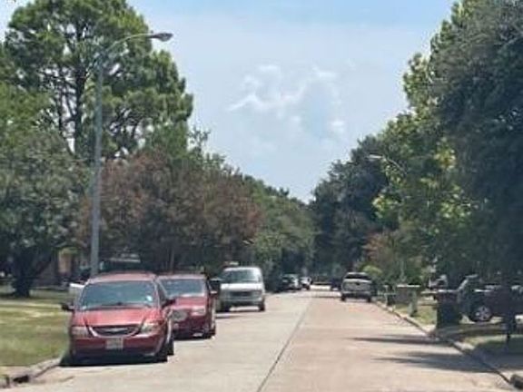 Exterior Neighborhood (street photo)