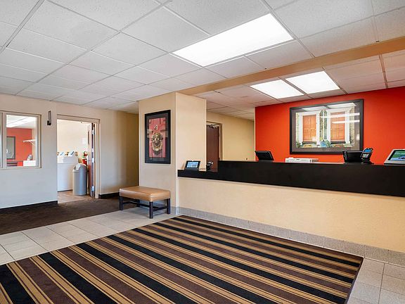 Lobby and Guest Check-in