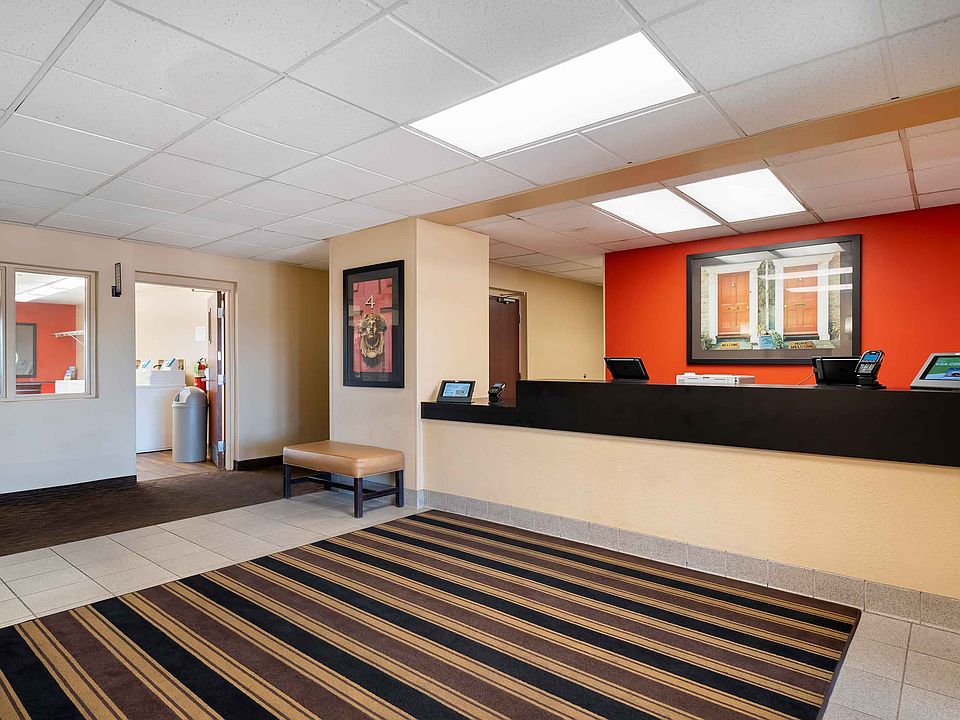 Lobby and Guest Check-in