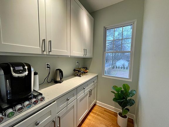 5th image of 1264 Maryland St