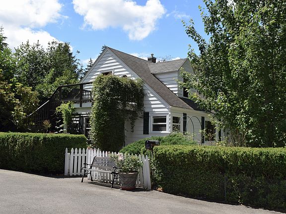 4th image of 2468 Marine Dr
