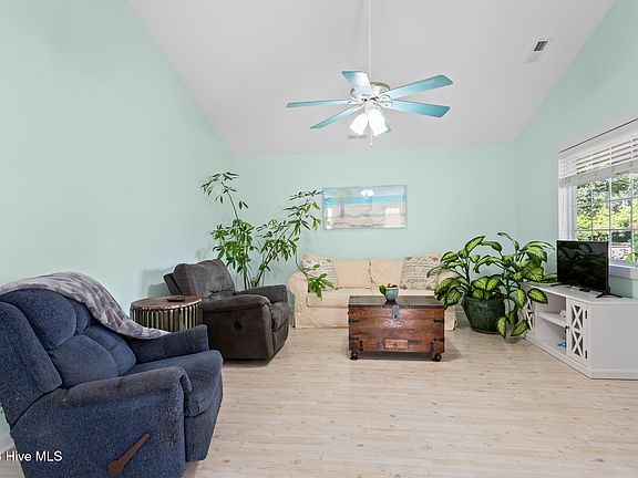 5th image of 609 Spartanburg Avenue
