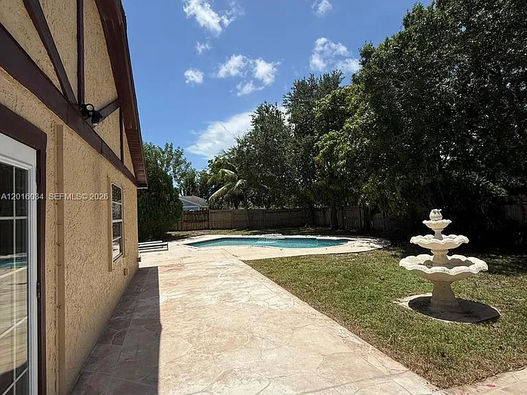 11143 Model Cir E — Photo 16