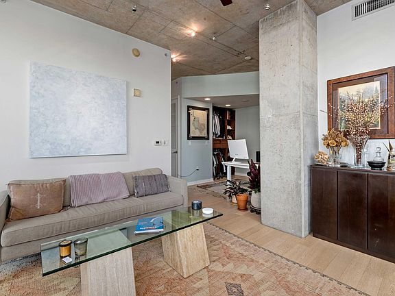 4th image of 360 Nueces St #1711