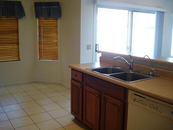 5th image of 10618 E Bellflower Dr