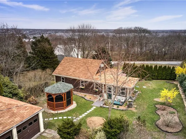 18 Butts St, Portsmouth, RI 02871