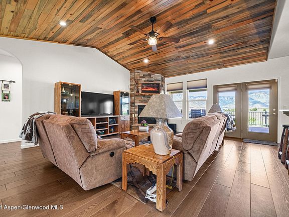5th image of 223 Eagle Ridge Dr