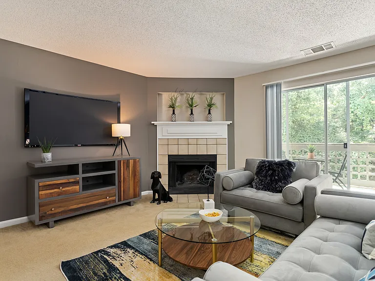 University Ridge Apartments — Photo 8