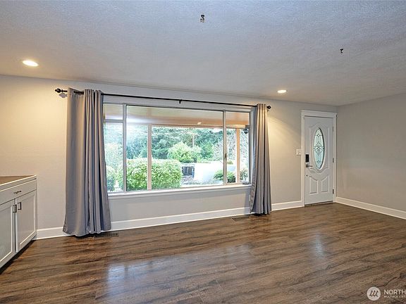 4th image of 10111 Cedrona Street SW