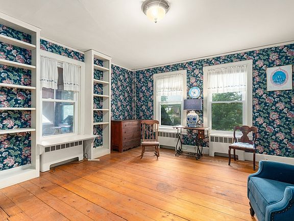 4th image of 35 Dutcher St