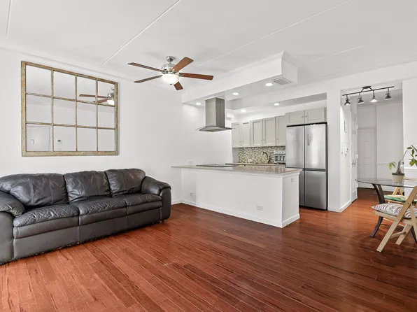 131 Barrow Street GB image 2 of 6