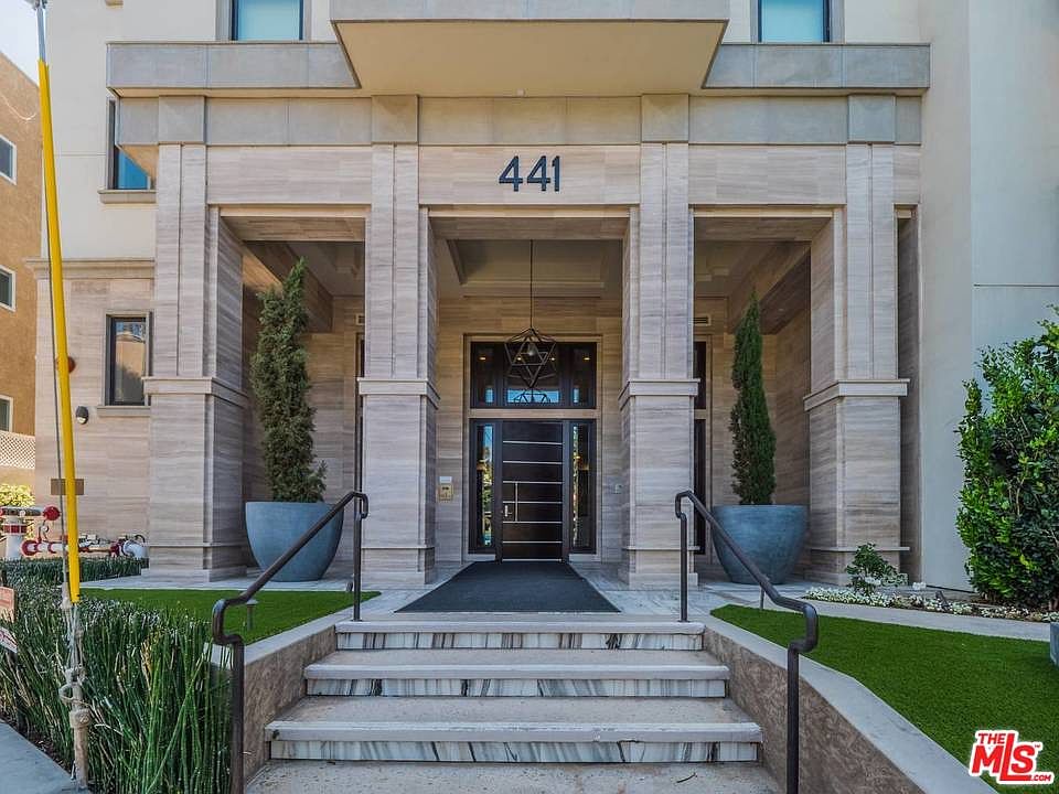 1st image of 441 S Barrington Ave #307