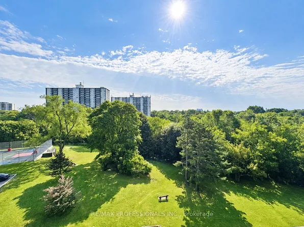 11 Wincott Dr #602, Toronto, ON M9R 2R9