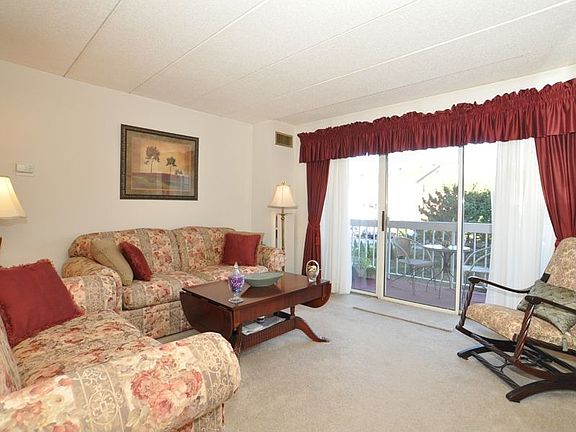 Living Rm to Balcony