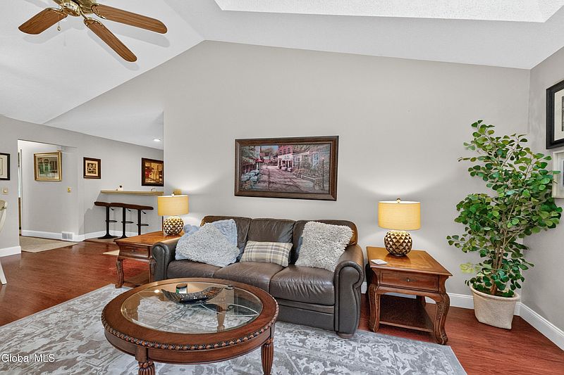 5th image of 64 Westbury Court