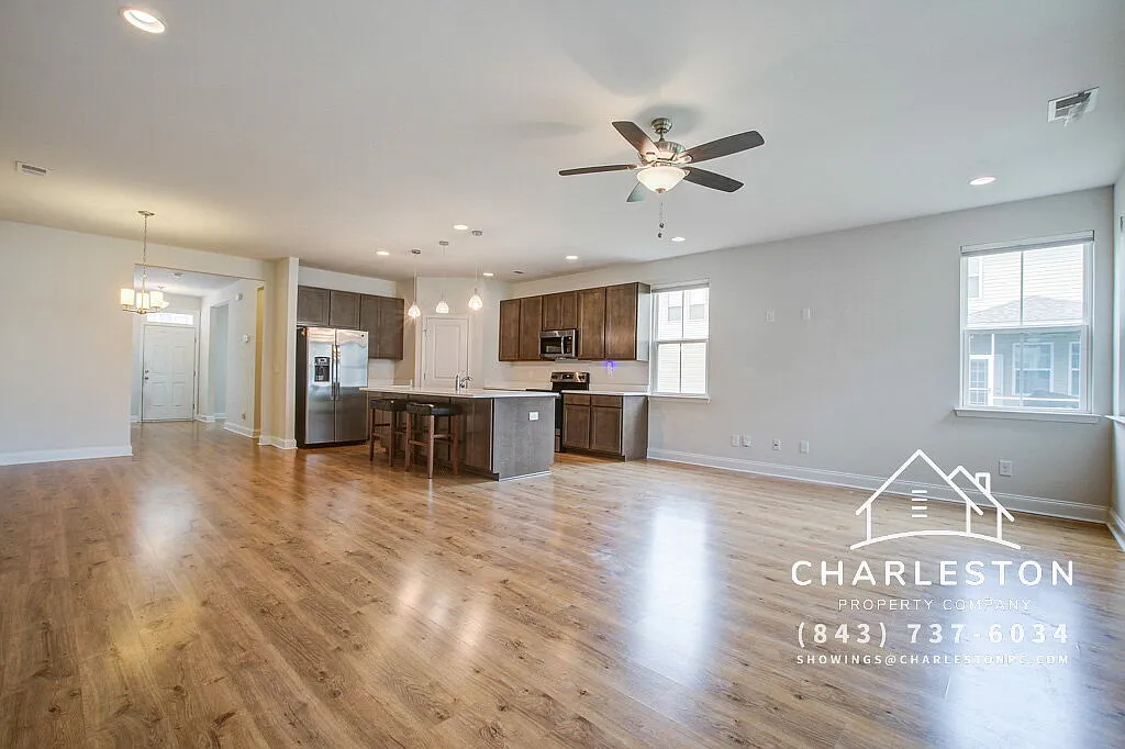 3 bed, 2.5 bath, 2010 sqft, $2,195 — Photo 1