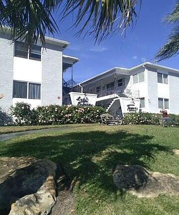 5th image of 302 Lake Osborne Drive #19