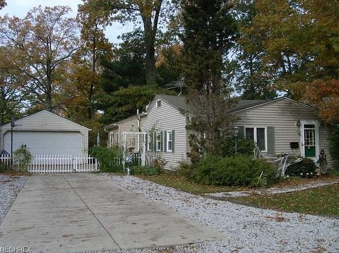 1st image of 214 S Point Dr
