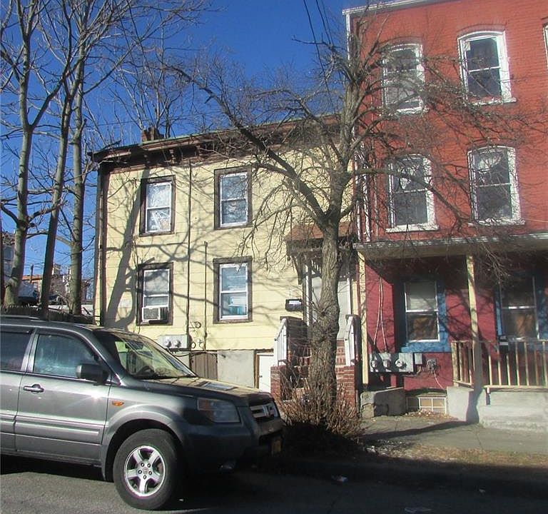 2nd image of 176 W Parmenter St