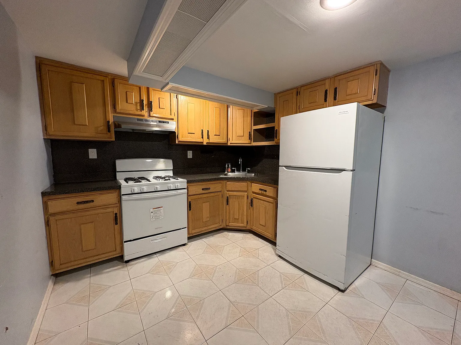 1 bed, 725 sqft, $1,695 — Photo 4