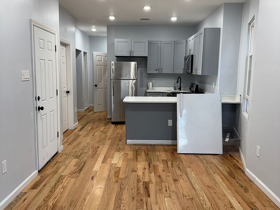 1st image of 49 Bidwell Ave #2