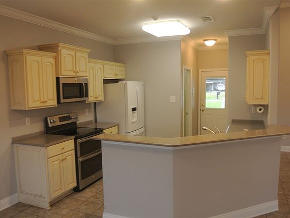 3rd image of 115 Halifax Ct