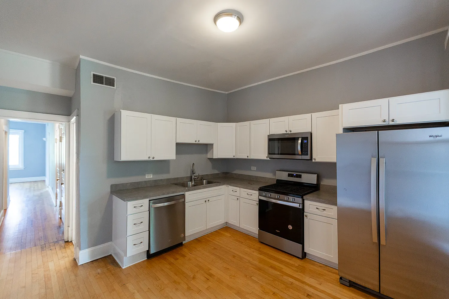 3 bed, 1100 sqft, $3,175 — Photo 4
