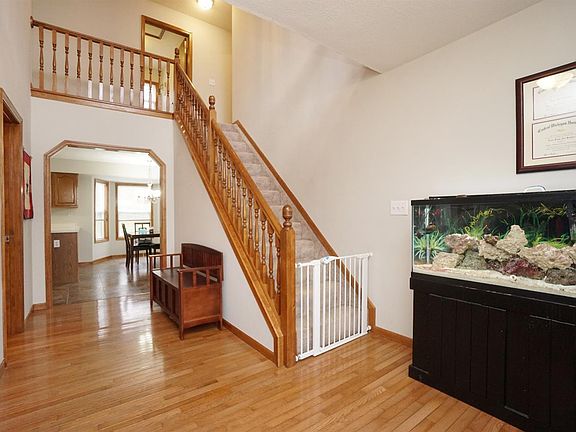 3rd image of 4572 Moselle Dr