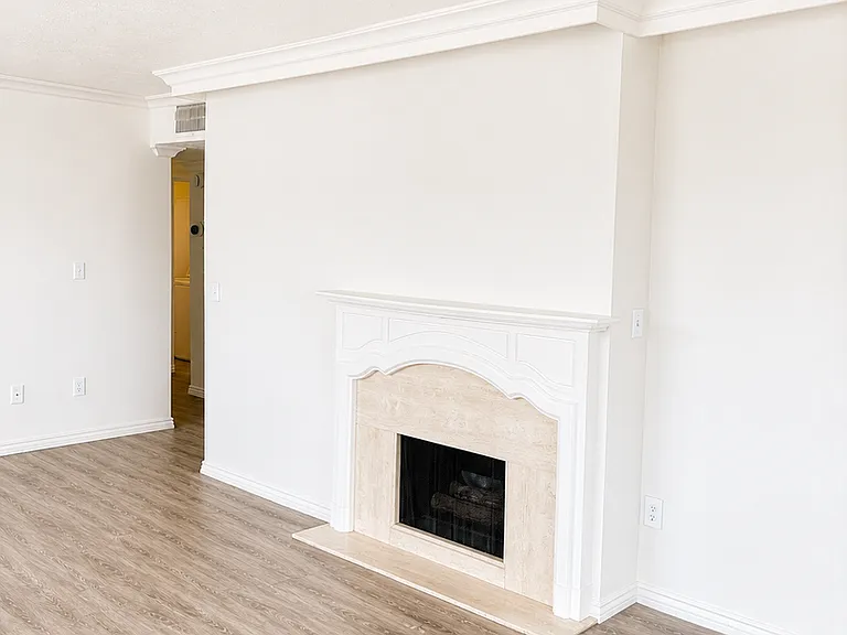 241 N Vine St — Photo 3