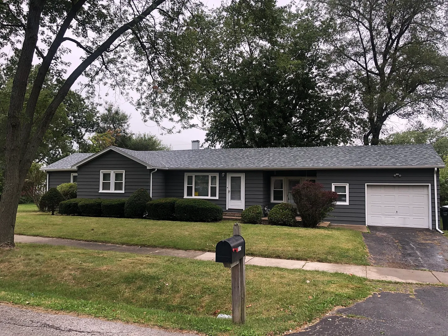 19020 Springfield Ave photo 1