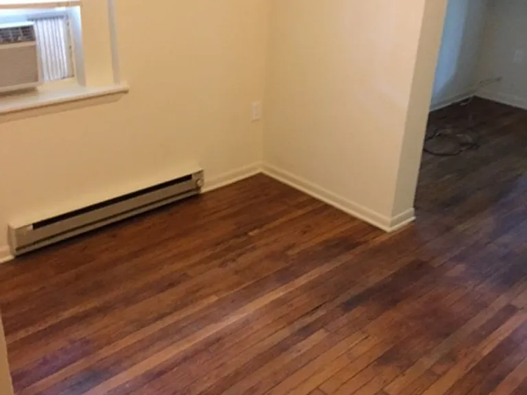 1914 Sulgrave Ave — Photo 22