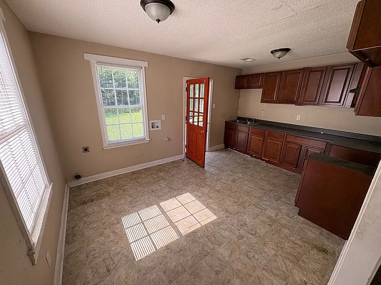 149 E McKellar Ave — Photo 8