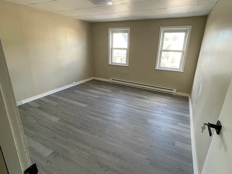 302 W Pine St — Photo 8