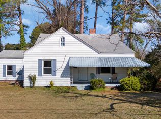 1404 Queen Anne Ln, New Bern, NC 28560