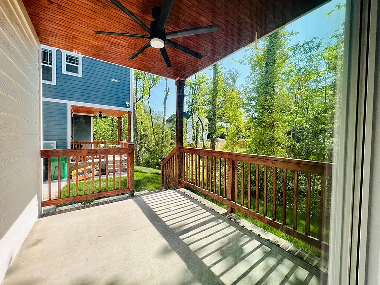 1640 Eastway Dr — Photo 13