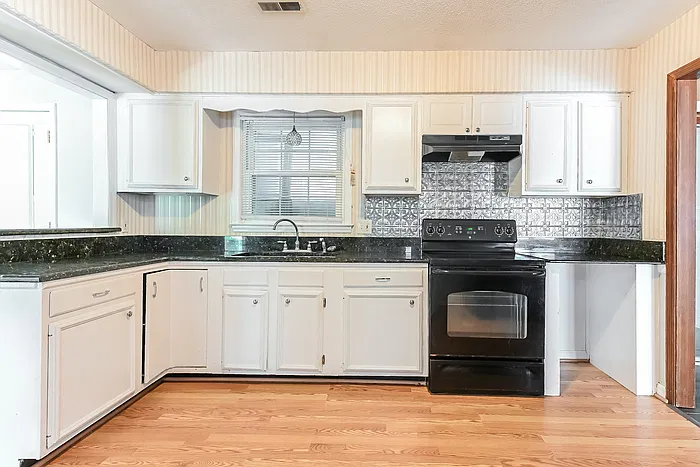 3 bed, 2.5 bath, 1706 sqft, $2,195 — Photo 4