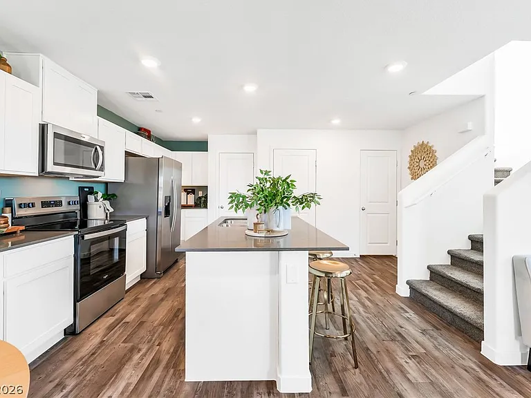 914 Rosy Starling St — Photo 16