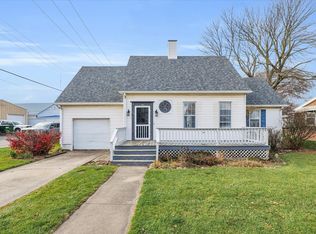 302 N 1st St, Cissna Park, IL 60924
