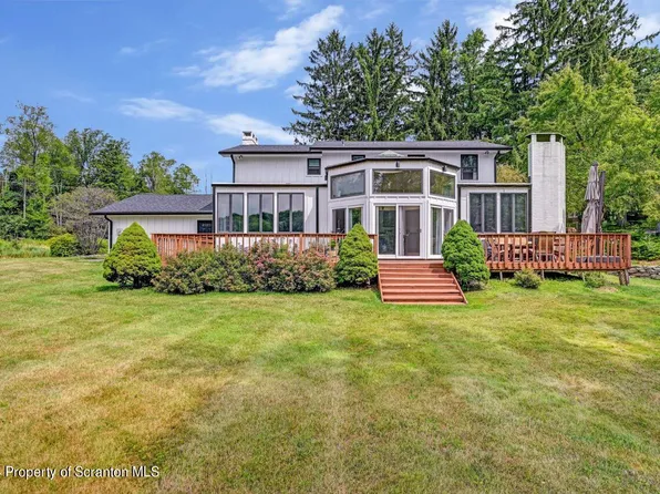 10 Lakeside Dr, Clarks Summit, PA 18411