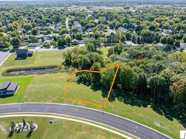 19 S Pointe Ct, Mankato, MN 56003