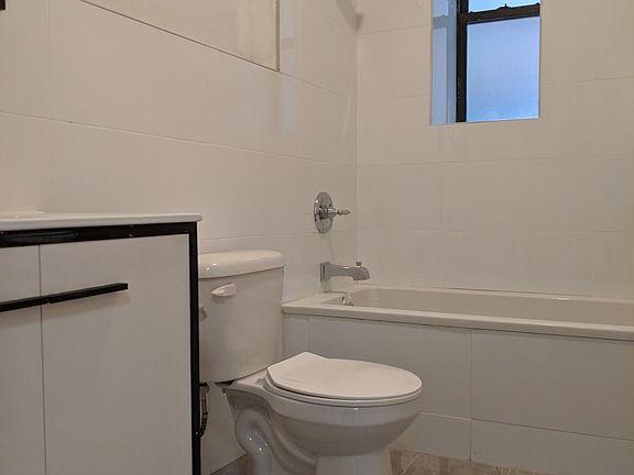 3rd image of 565 Bergen Ave APT 21D