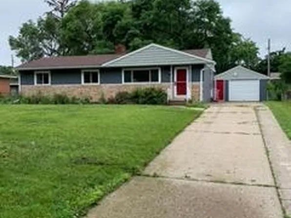 3007 Albert St N, Roseville, MN 55113
