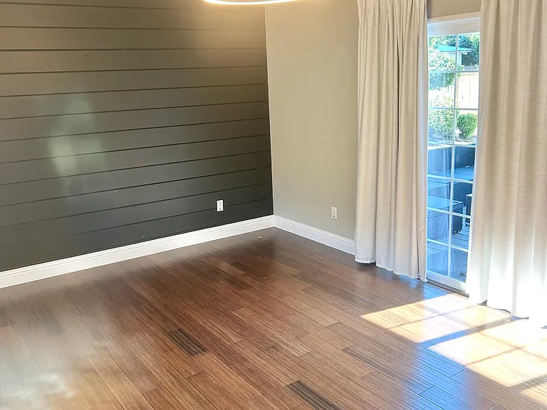 921 York St — Photo 20
