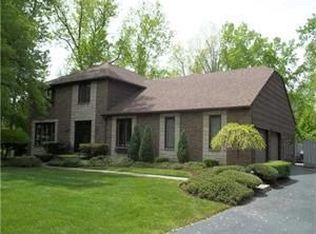 76 Chapel Woods W, Williamsville, NY 14221