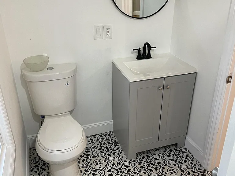 2nd Floor Full Bathroom