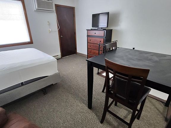 2nd image of 701 Cypress Dr APT 21