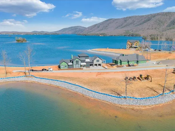 118 Lakeport Cir, Penhook, VA 24137