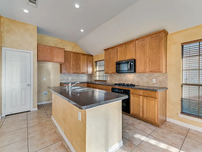 2517 Indian Hills Dr — Photo 10