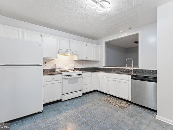 5th image of 946 Windbrooke Dr #946