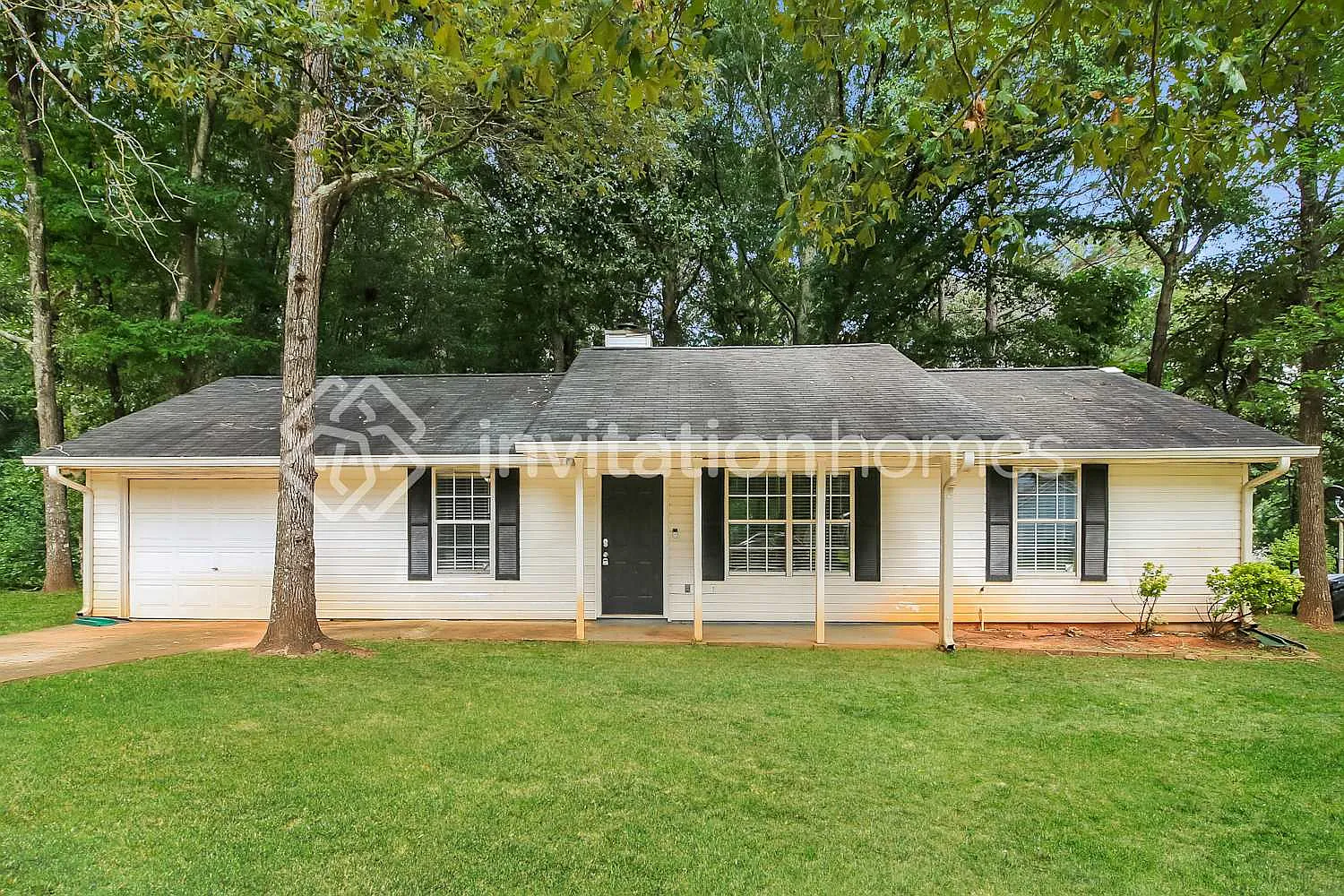 225 Woodcrest Dr Covington, GA 30016 — Photo 1